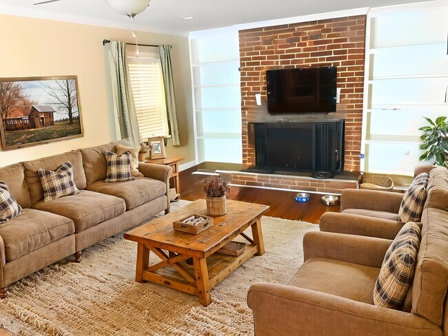 Photo - 109 N Edgewood Dr