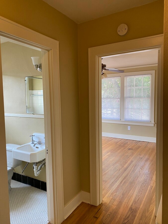 Photo - 607 E 6th St Unit B