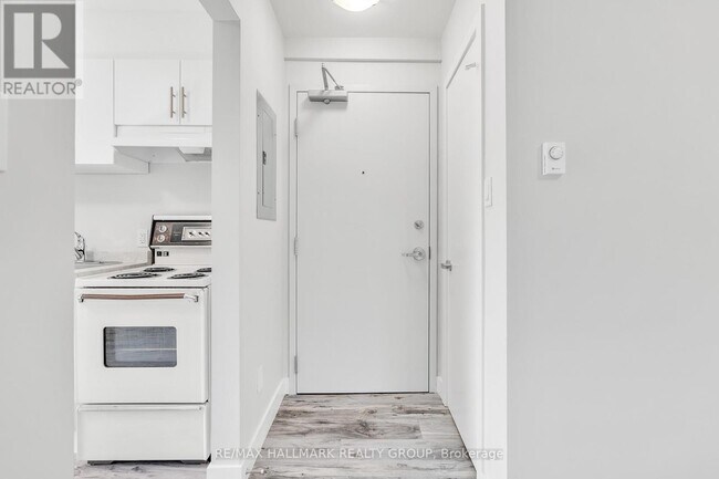 Photo - 261 Somerset St. E Unit 5