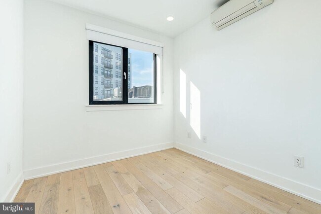 Photo - 965 Frankford Ave Unit 204