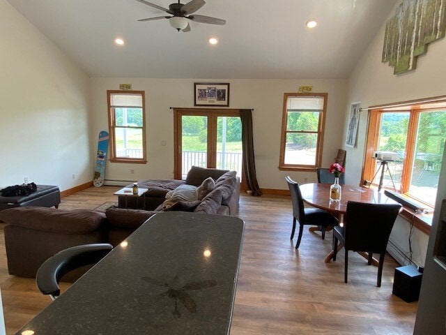 Photo - 409 N East St