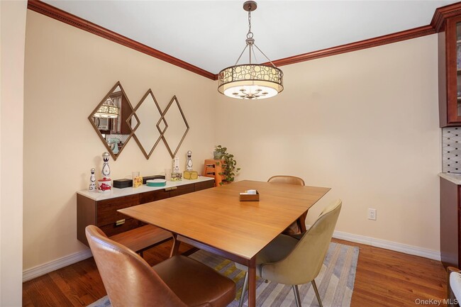 Photo - 208-44 15th Dr