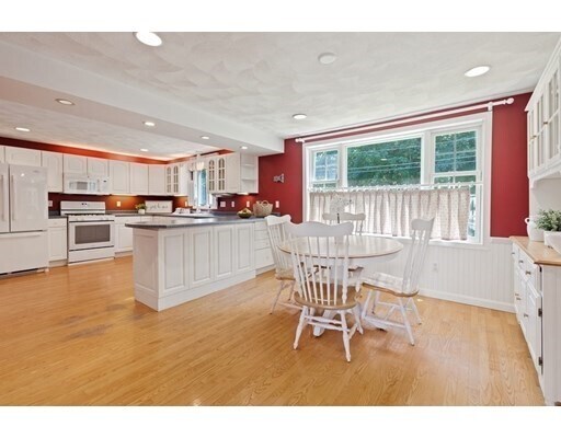 Photo - 12 Putnam Ave