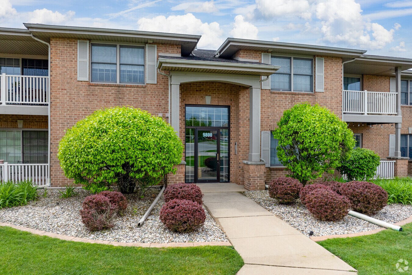 Entrance - Wildwood Court Condominiums