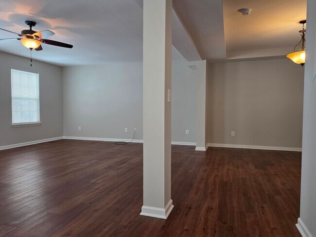 Photo - Move In Special!