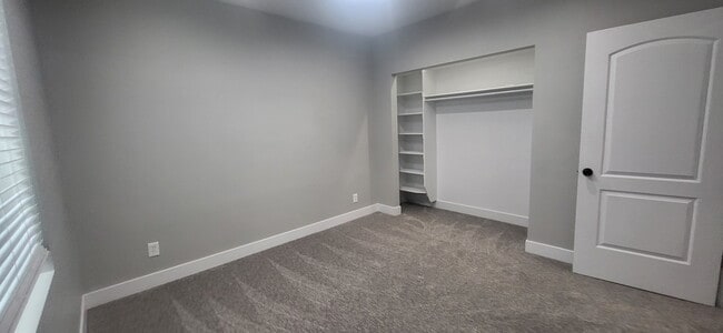 Building Photo - 393 S Cor Vw Dr