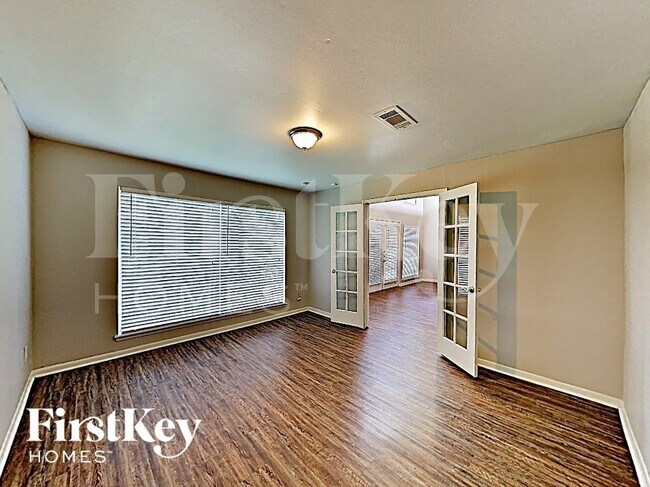 Photo - 13818 Lynnwood Ln