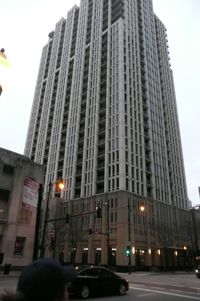 Photo - 1250 S Michigan Ave Unidad 908 Rental