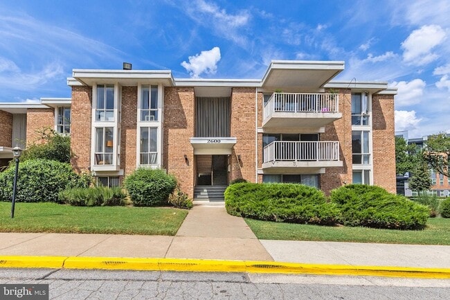 Building Photo - 2600 Indian Dr Unit 2B Rental