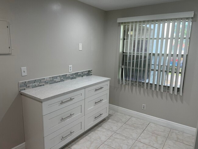 Photo - 24 Abbey Ln Unit 204