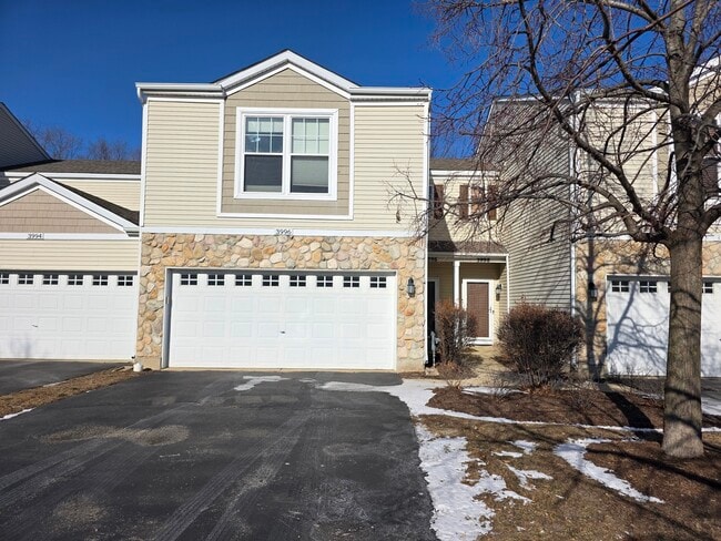 Building Photo - 3996 Blackstone Dr