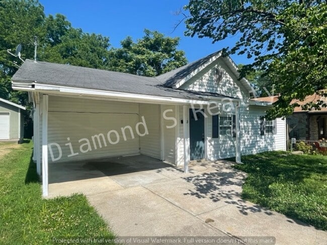 Building Photo - Charming 3 bedroom home available!