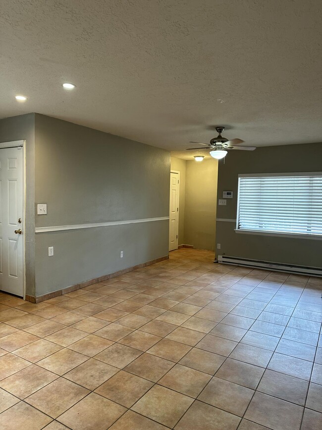 Photo - 6027 Redlands Rd NW