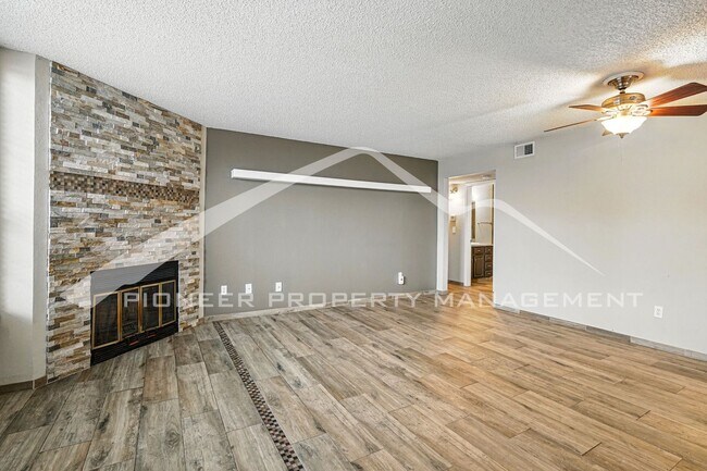Photo - Spacious Condo with Washer/Dryer and Centr... Unidad 204