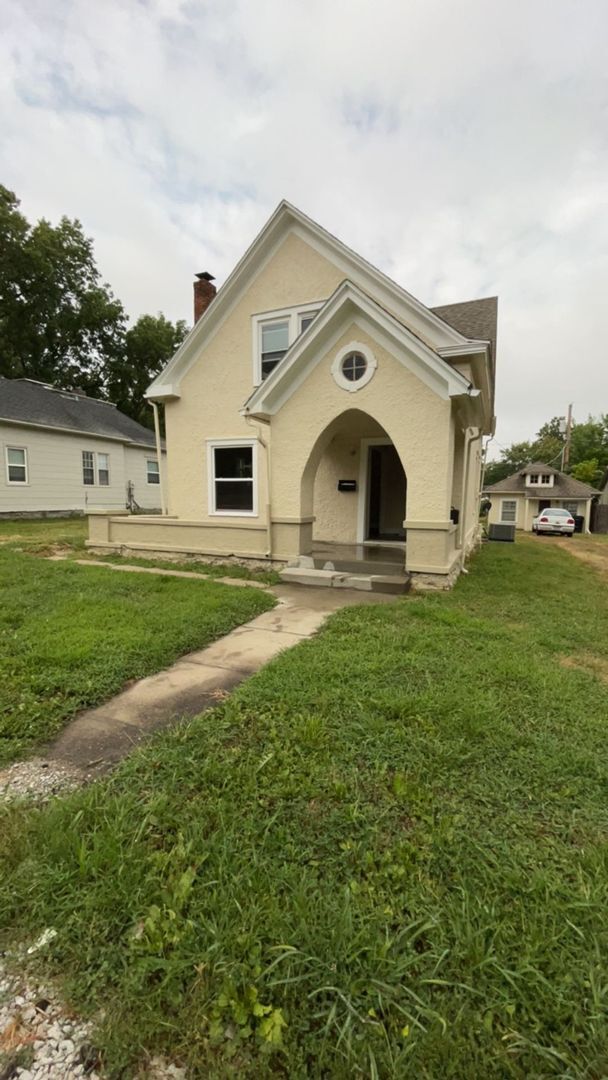 Beautifully Updated 3-Bedroom, 2-Bathroom ... - Beautifully Updated 3-Bedroom, 2-Bathroom ... House