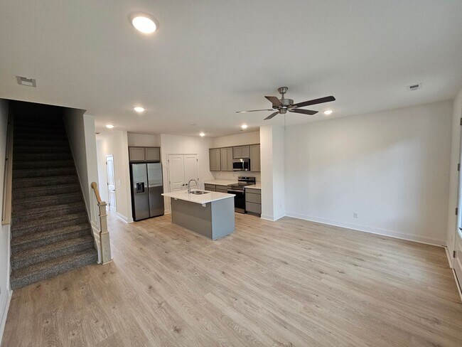 Photo - South Knoxville Brand New Construction uni...