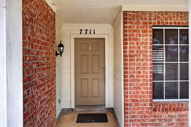 Photo - 7711 Parkwood Way