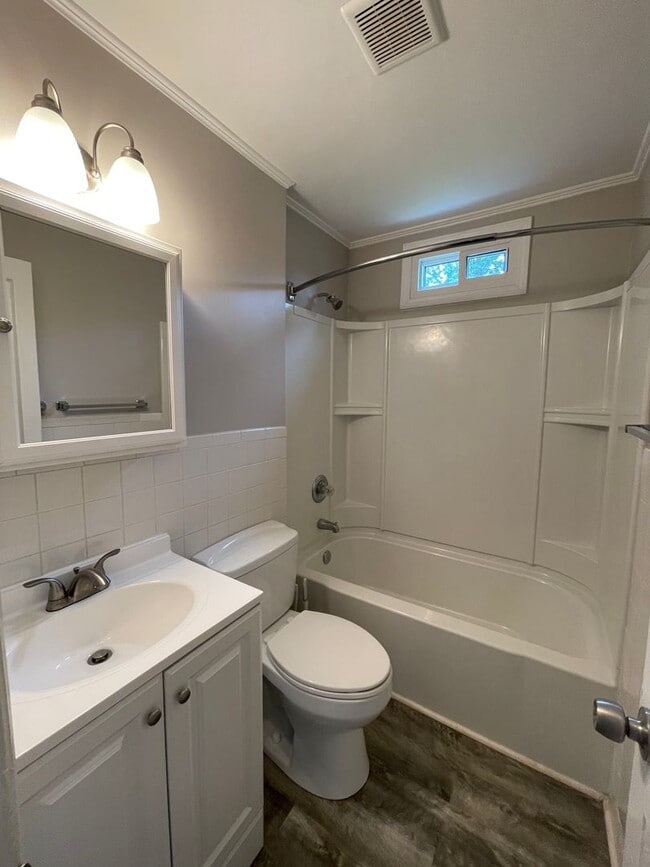 Photo - Gorgeous 2BR/1BA Duplex near Selwyn and Pa...