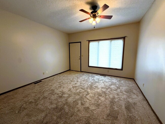 Photo - 1325 N Denene St