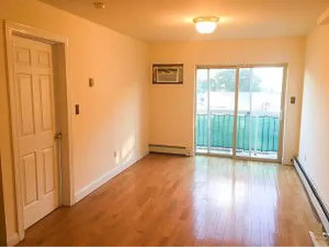 Building Photo - 141-33 Pershing Crescent Rental