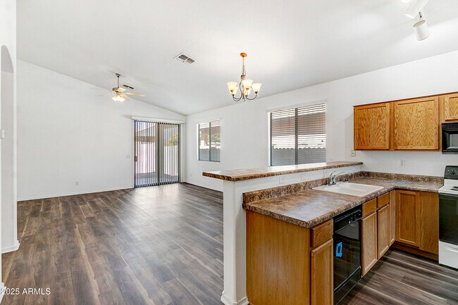 Photo - 17228 W Elm St
