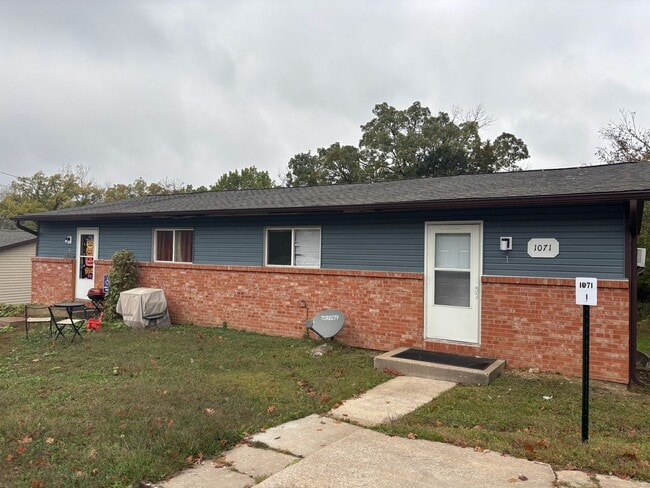 Building Photo - 1071 Kathryn Unit 4