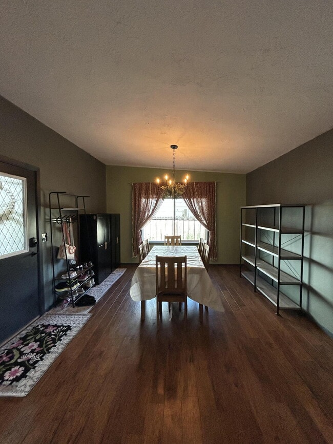 Photo - 3 Bed 2 Bath Single Family Home Available July 21 - Family oriented neighborhood - walk around th...