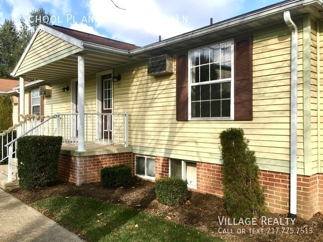 Photo - 305 N School Pl