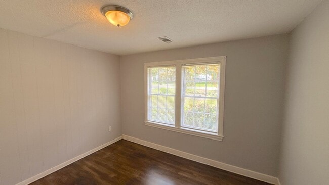 Photo - 895 Mosby Rd
