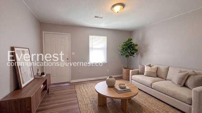 Photo - 3 Bed/1 Bath Home with Off-Street Parking / Vouchers Accepted / Available Now!