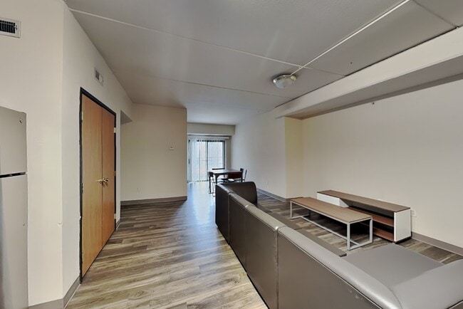 Building Photo - 215 Stanton Ave Unit 404