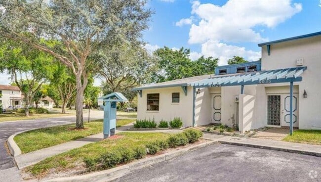 Building Photo - 4029 SW 68th Way Rental