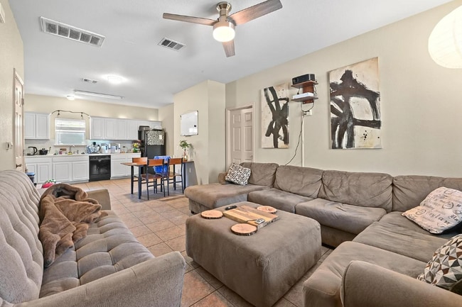 Photo - 1118 Linden St