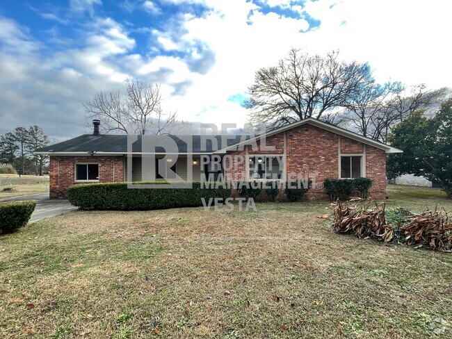 Building Photo - Spacious Three Bedroom Home in Warner Robins