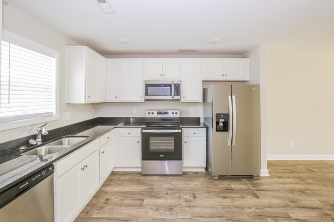 Photo - 130 Rowan St