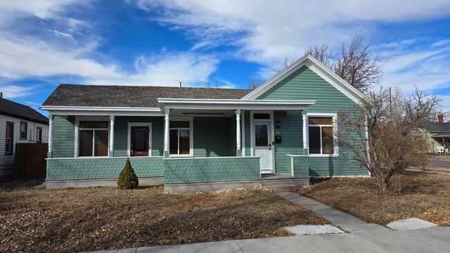 Photo - PET FRIENDLY 3 BEDROOM, 2 BATHROOM, DOWNTOWN LOCATION!