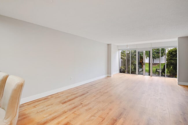 Photo - 4242 Deste Ct Unidad 101