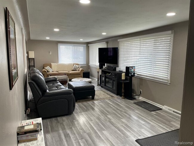 Photo - 2434 N Long Lake Rd