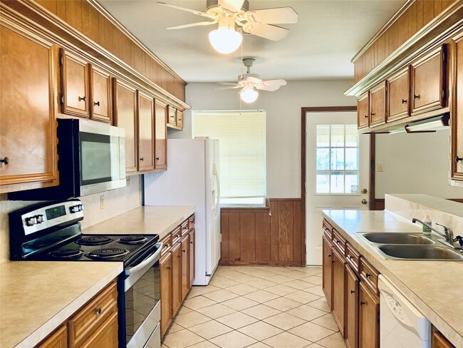 Photo - 225 Crest Hill Dr