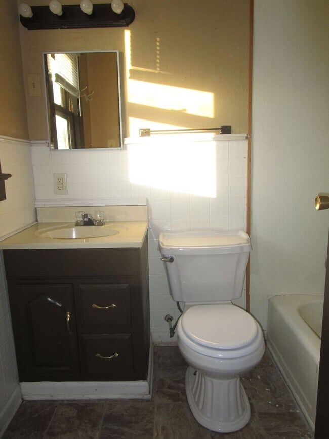 706 E Jackson St Unit 3