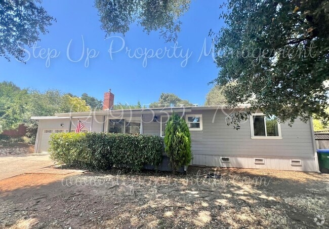 Building Photo - Updated 2-Bed, 2-Bath Home with Bonus Room...