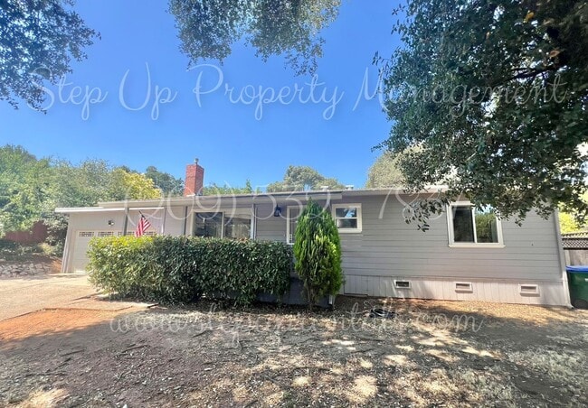 Updated 2-Bed, 2-Bath Home with Bonus Room... - Updated 2-Bed, 2-Bath Home with Bonus Room...