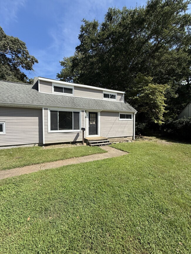 Building Photo - 1049 Towanda Rd Rental