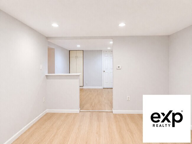 Photo - 528 Bennington St Unit 2