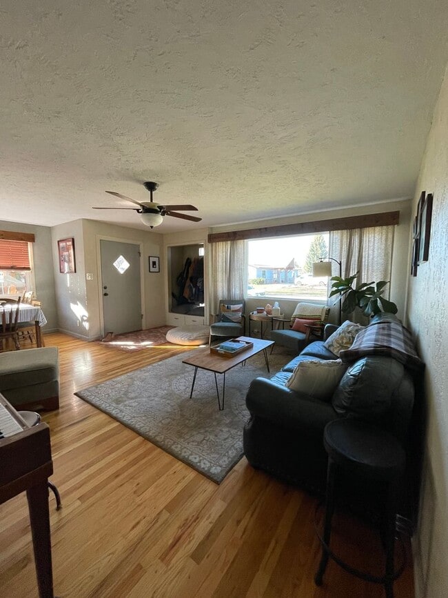 Photo - CHARMING HOME IN GREAT LOCATION!