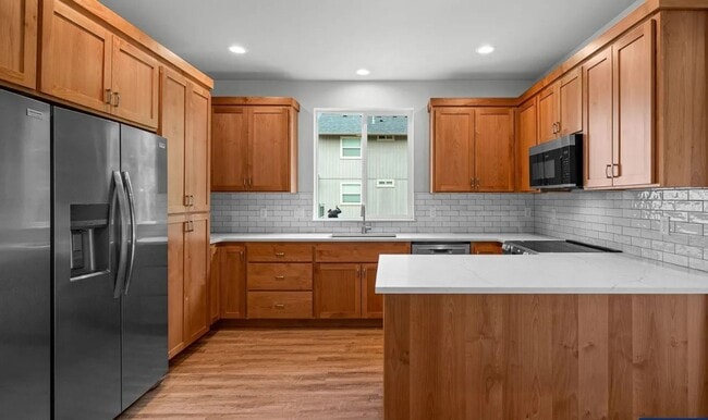 Building Photo - 865 SW Grove St Unit 102