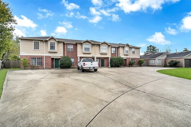 Photo - 10007 Emerald Creek Dr Unit A