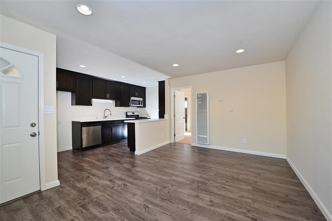 Building Photo - 612-618 S. 32nd St. Unit 614