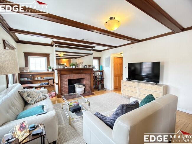 Building Photo - 30 Bentley St Rental