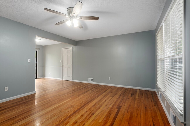 Photo - 622 NW Kay Dr